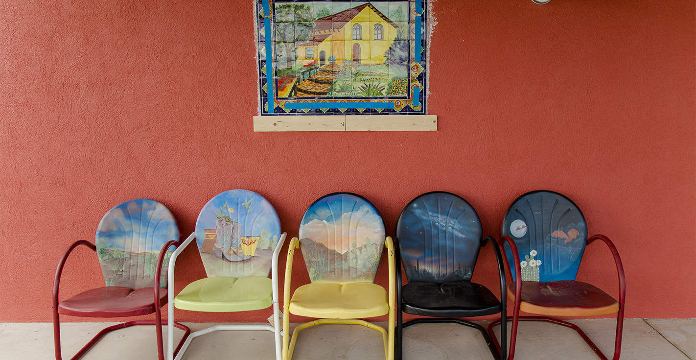 Cat Mountain Roadside Inn patio