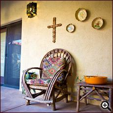 Outdoor seating for the Ranch Room at Cat Mountain Lodge