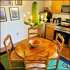 The dining area in the Saguario Cat Mountain Casita