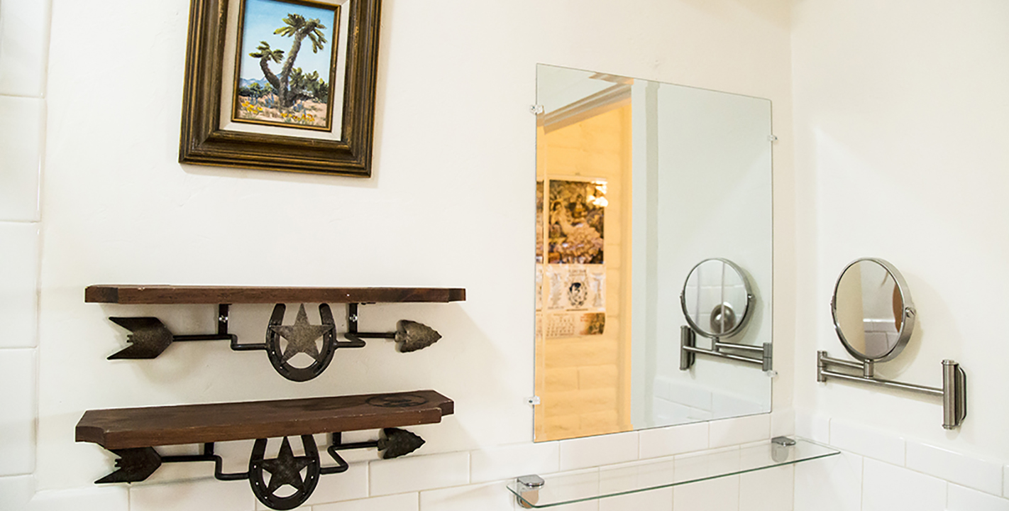 Bathroom in Tejas Room at Cat Mountain Roadside Inn